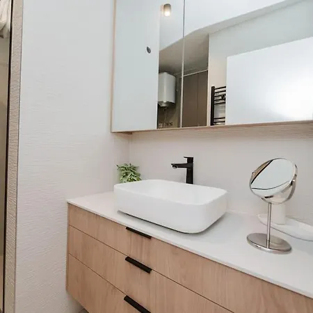 Koi Deluxe, Urban Two Bedroom Oasis Apartmán *