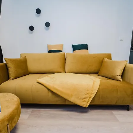 Apartmán Koi Deluxe, Urban Two Bedroom Oasis