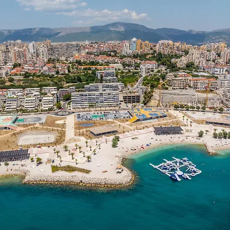 Koi Deluxe, Urban Two Bedroom Oasis Apartmán Split