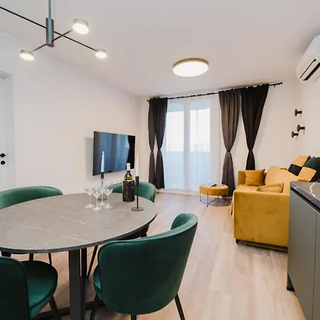 Koi Deluxe, Urban Two Bedroom Oasis