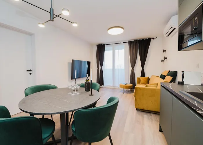 Koi Deluxe, Urban Two Bedroom Oasis