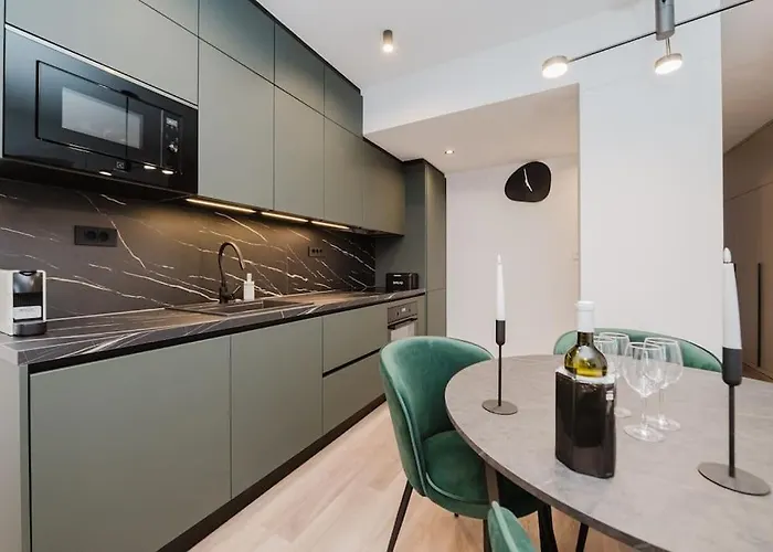 Koi Deluxe, Urban Two Bedroom Oasis Apartamento *
