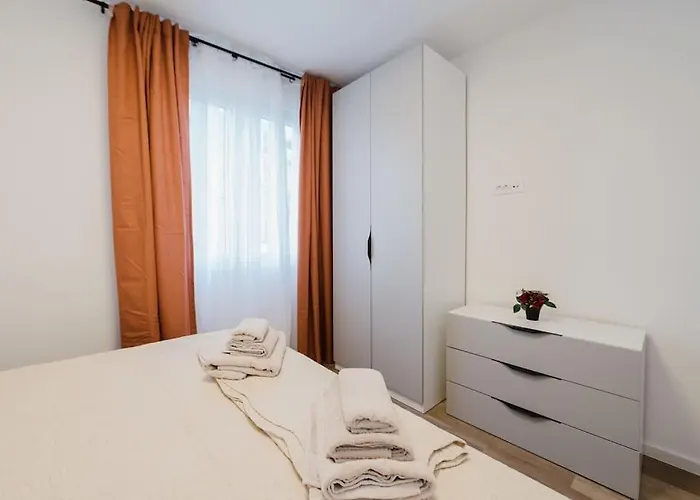 アパート Koi Deluxe, Urban Two Bedroom Oasis