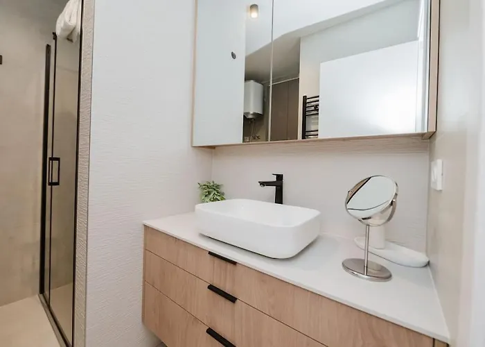 Koi Deluxe, Urban Two Bedroom Oasis アパート *