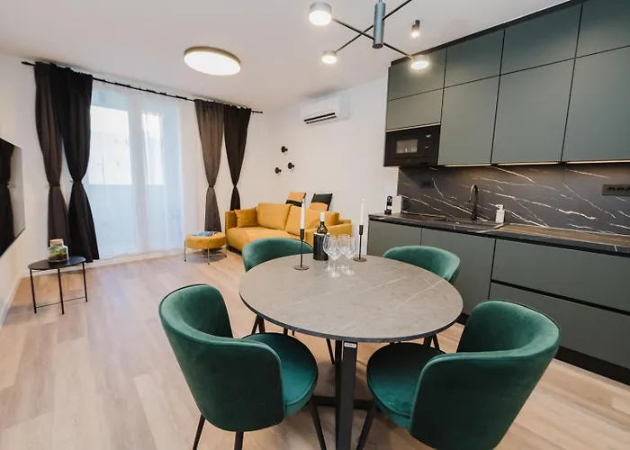 Koi Deluxe, Urban Two Bedroom Oasis Apartamento Split
