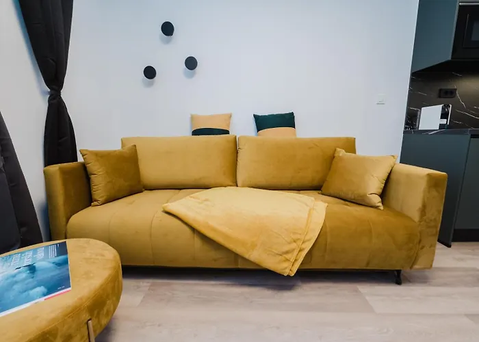Apartamento Koi Deluxe, Urban Two Bedroom Oasis