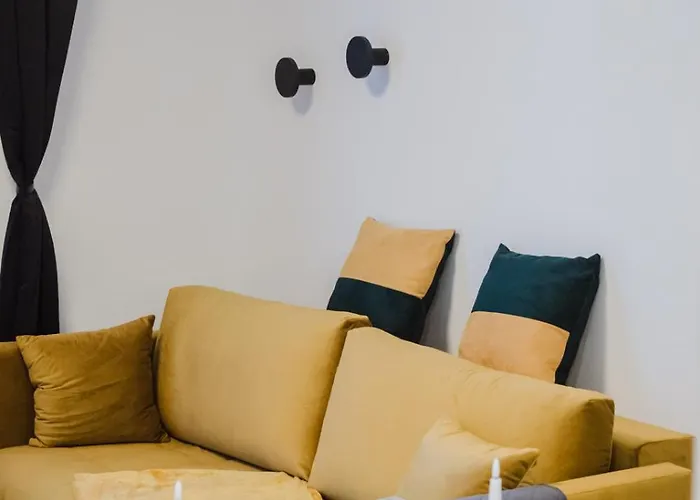 Koi Deluxe, Urban Two Bedroom Oasis Apartamento Split
