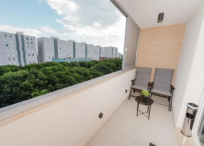 Koi Deluxe, Urban Two Bedroom Oasis * スプリト