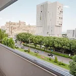 Apartment Koi Deluxe, Urban Two Bedroom Oasis Split