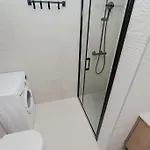 Koi Deluxe, Urban Two Bedroom Oasis Apartment *