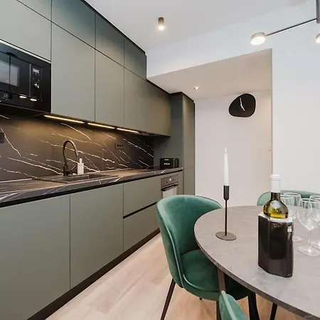 Koi Deluxe, Urban Two Bedroom Oasis شقة *